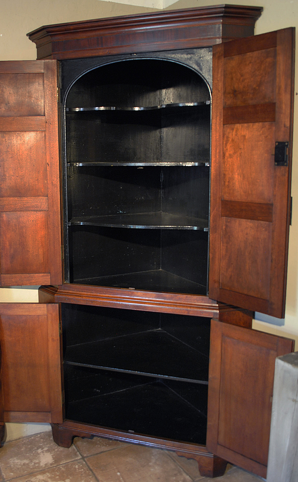 Antiker Eckschrank - DT69