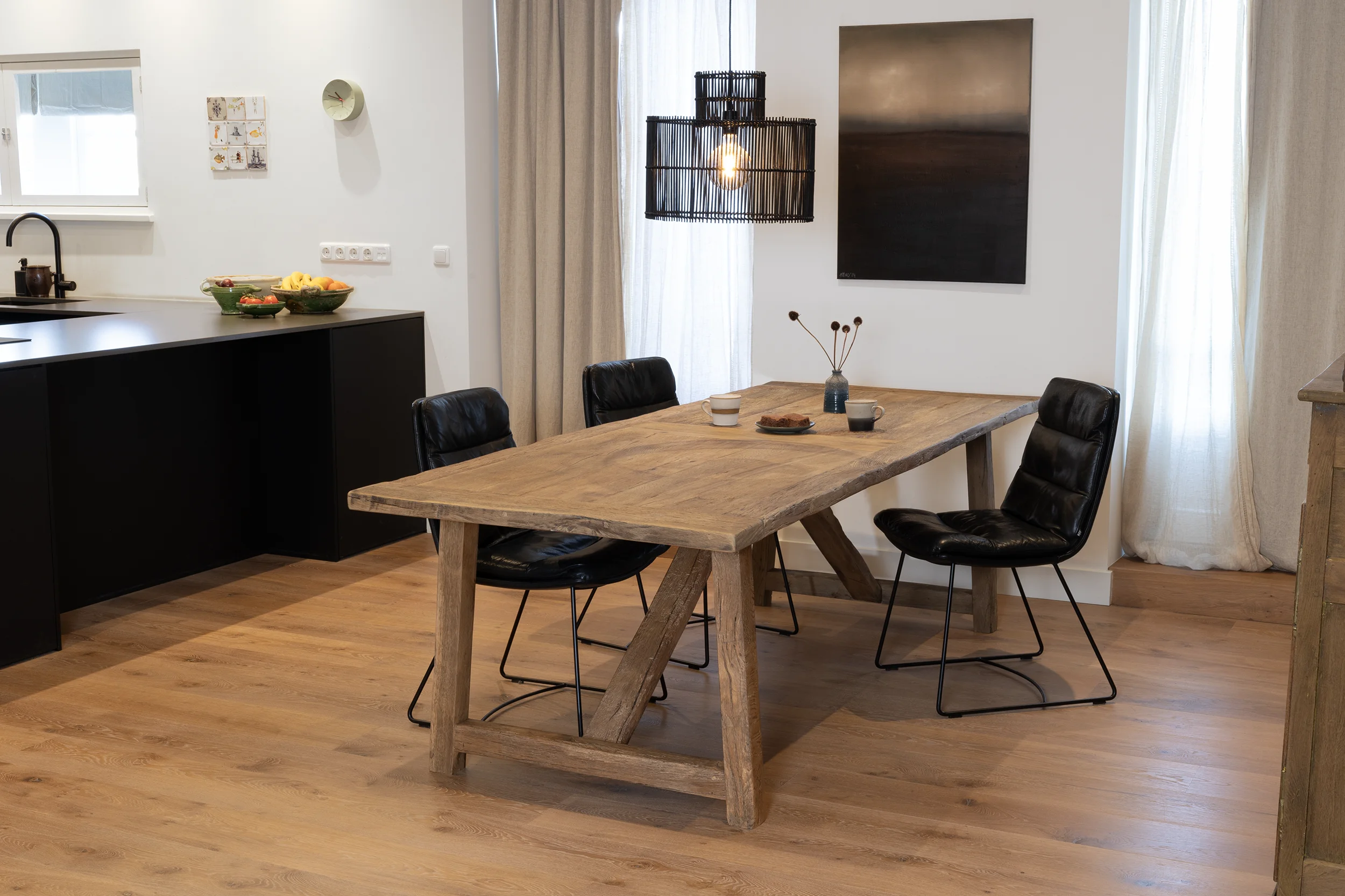 Eiken eettafel Rothenburg Z007-25-3 Eettafel Rothenburg gemaakt van hergebruikt oud eikenhout. Op maat verkrijgbaar.