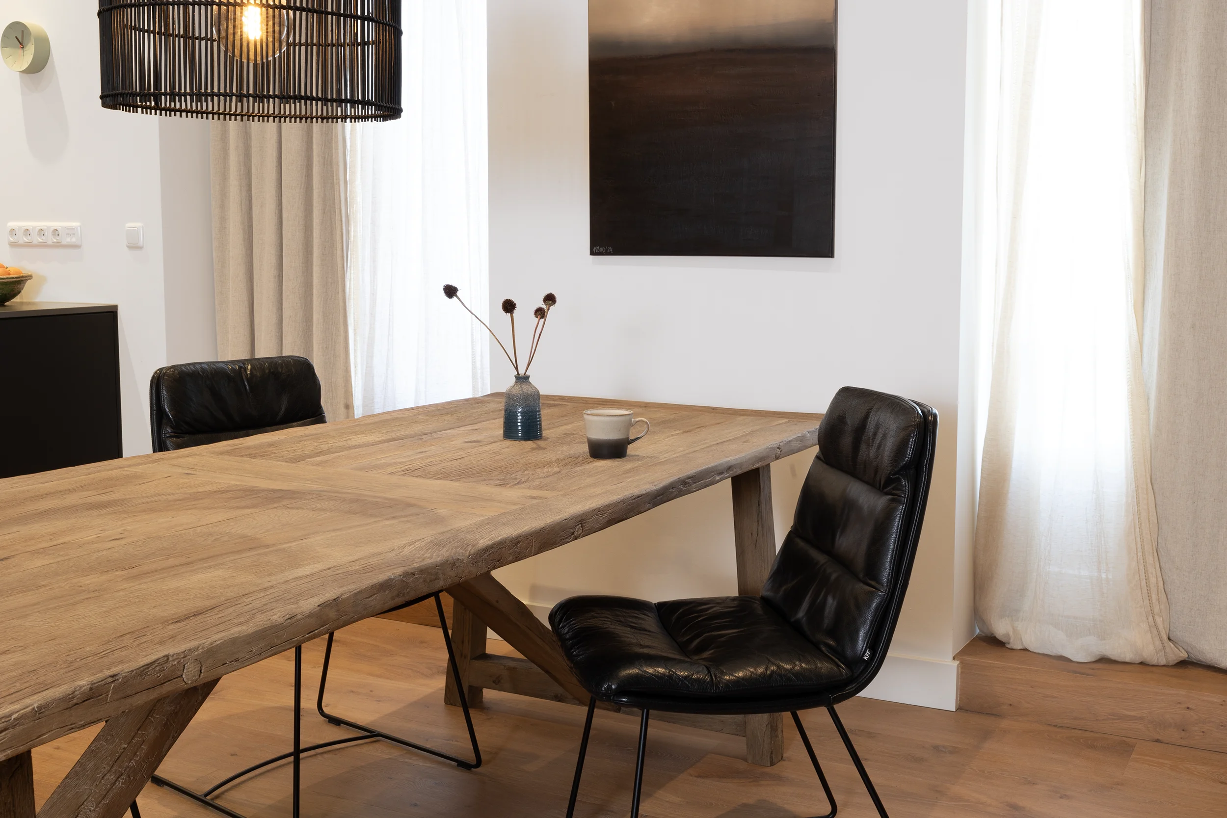 Eiken eettafel Rothenburg Z007-25-5 Eettafel Rothenburg gemaakt van hergebruikt oud eikenhout. Op maat verkrijgbaar.