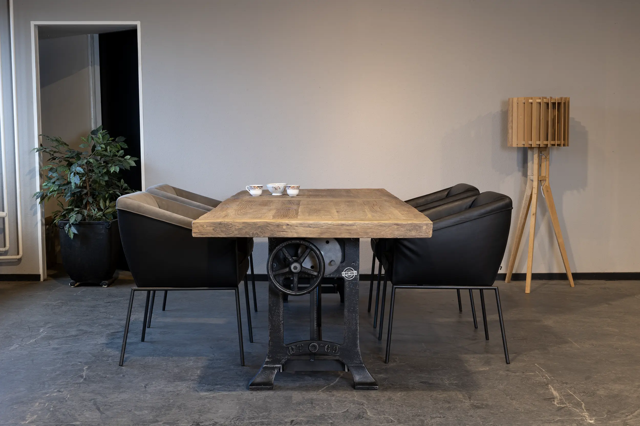 DT03 Eiken in hoogte verstelbare eettafel 2026-01 (4)