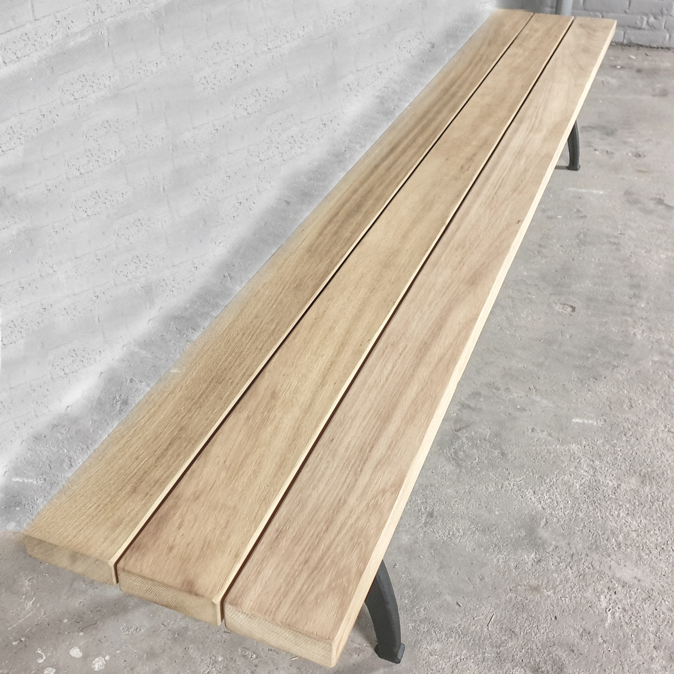 Industrie Design Gartenbank mit Beinen aus Gusseisen, Hartholz Iroko - DT69