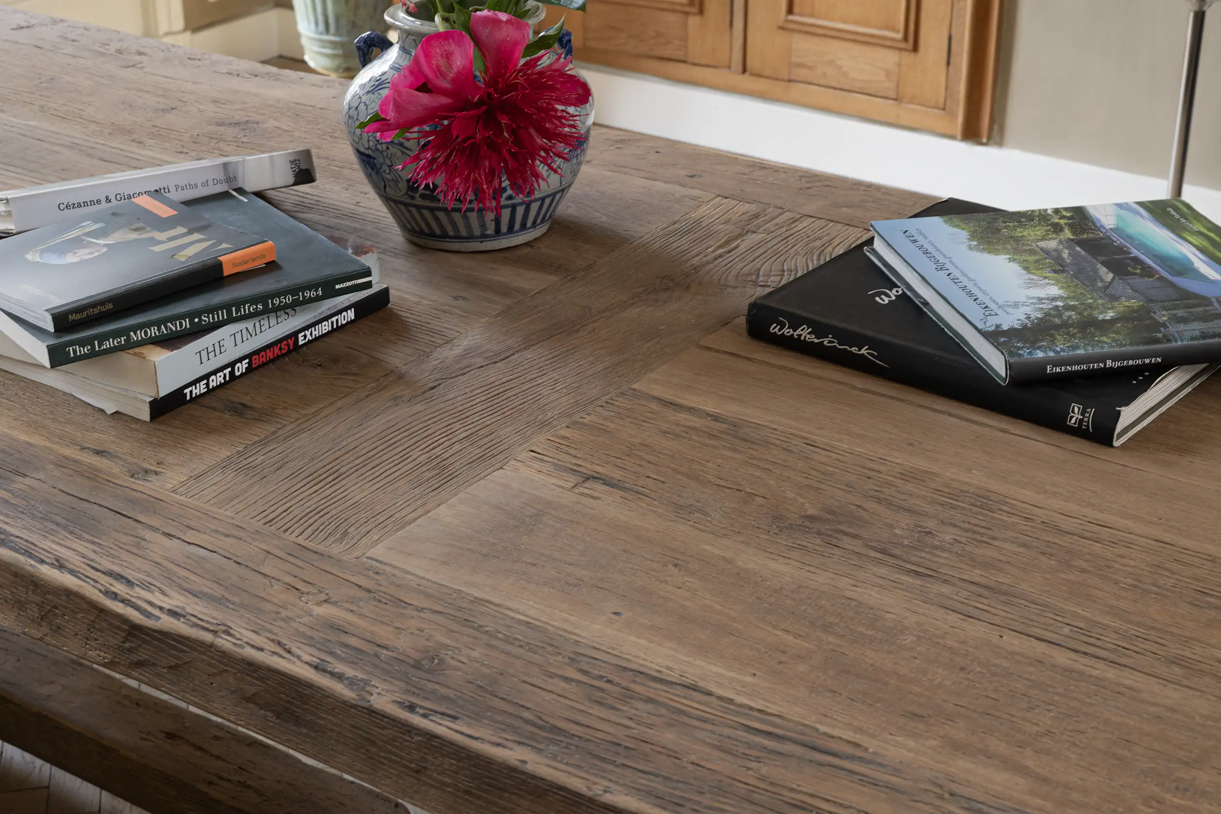 Landelijke eettafel van oud eikenhout op maat gemaakt