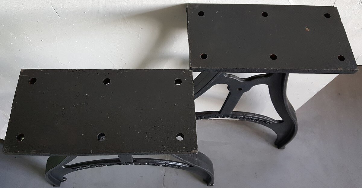 Industrie-Design-Tischgestell-Gusseisener-Beine-IND132