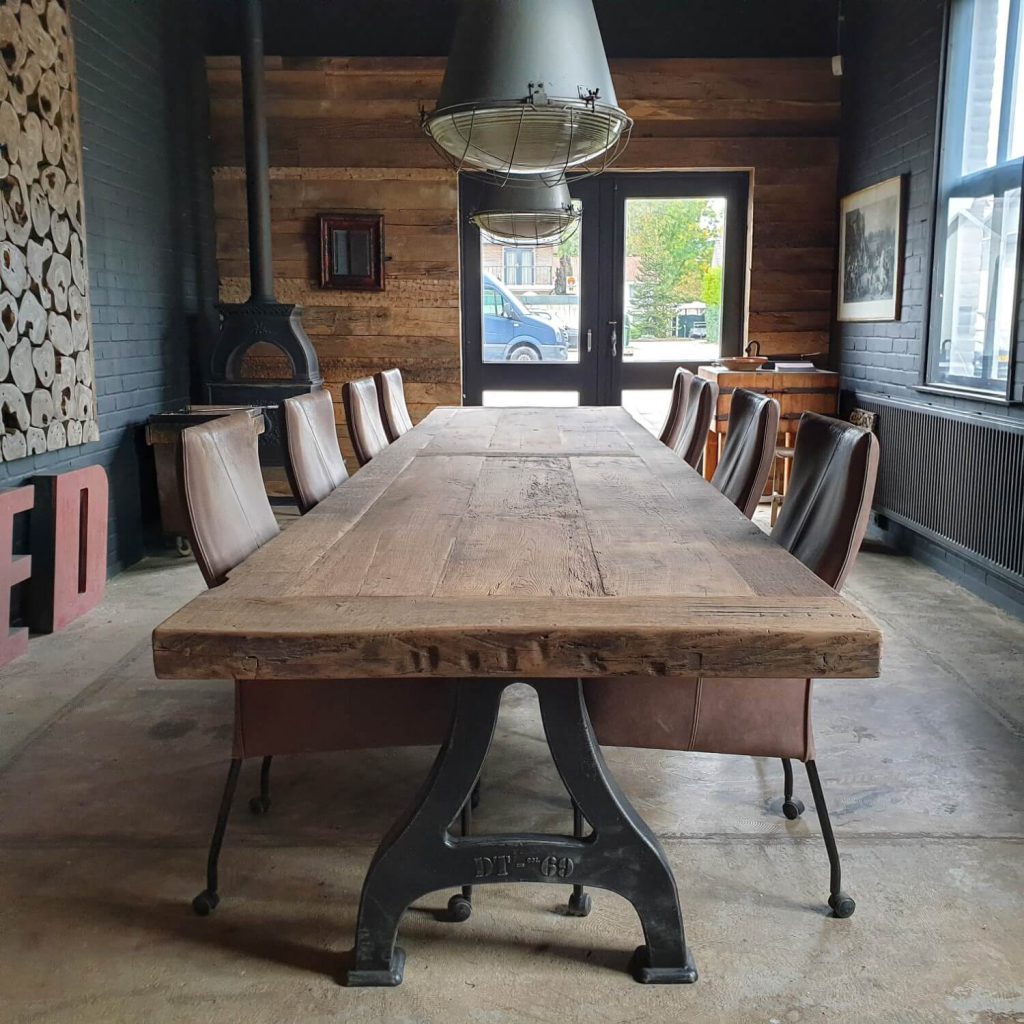 Langer Esstisch Industrie Design – Gusseisen Beine – 7 cm dick