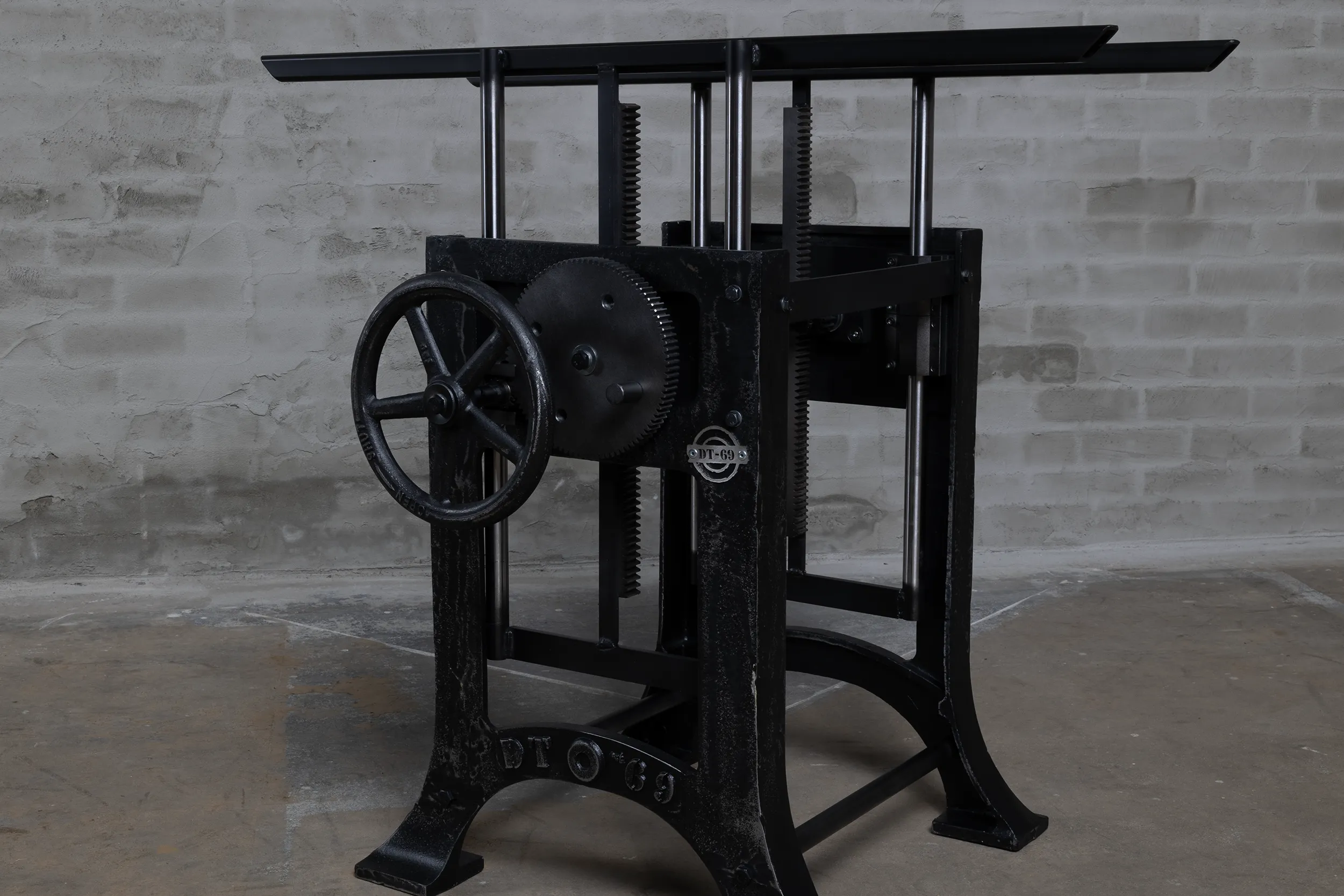 Individuell höhenverstellbarer Tischgestell - Nahaufnahme des Mechanismus