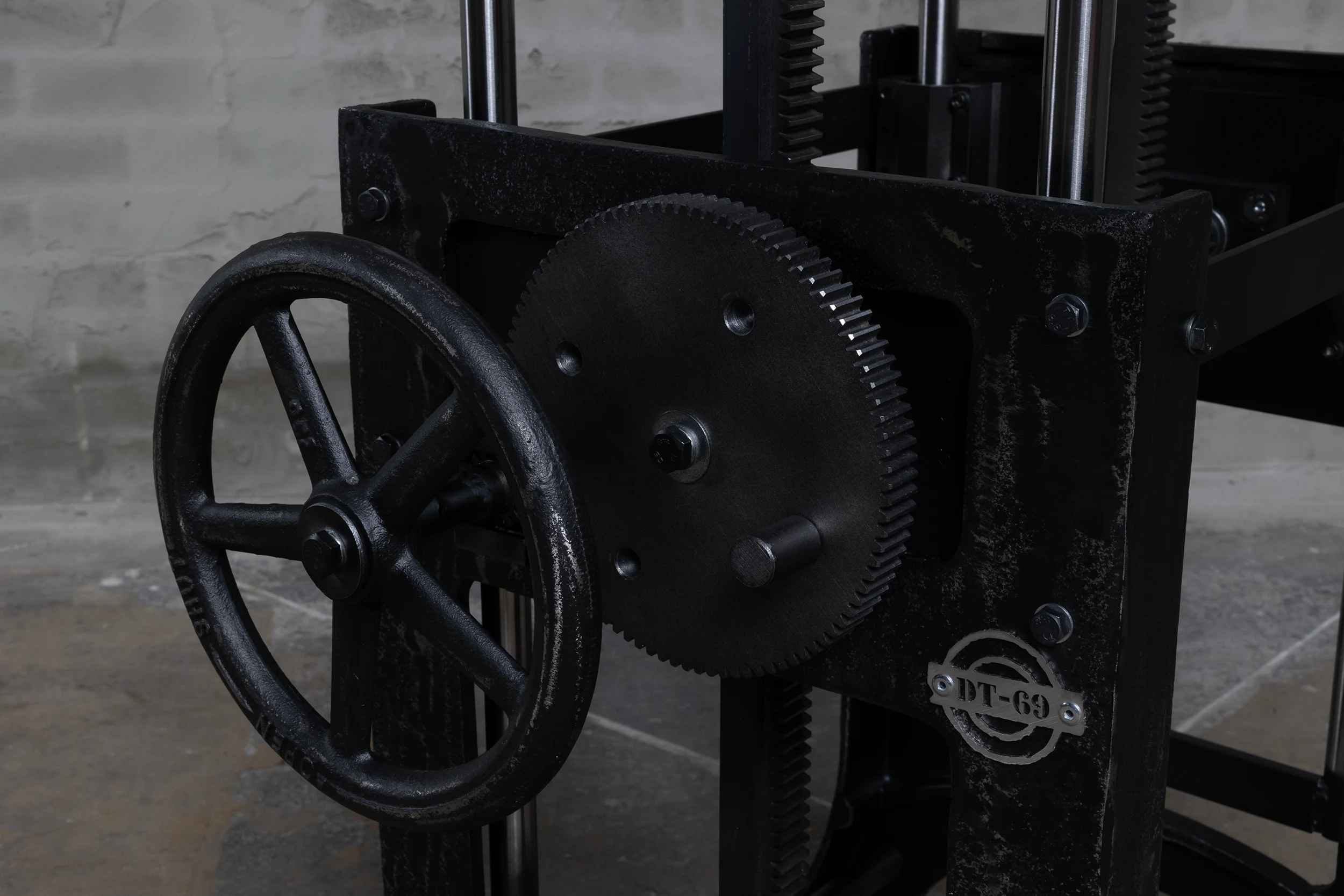 Individuell höhenverstellbarer Tischgestell - Nahaufnahme des Mechanismus