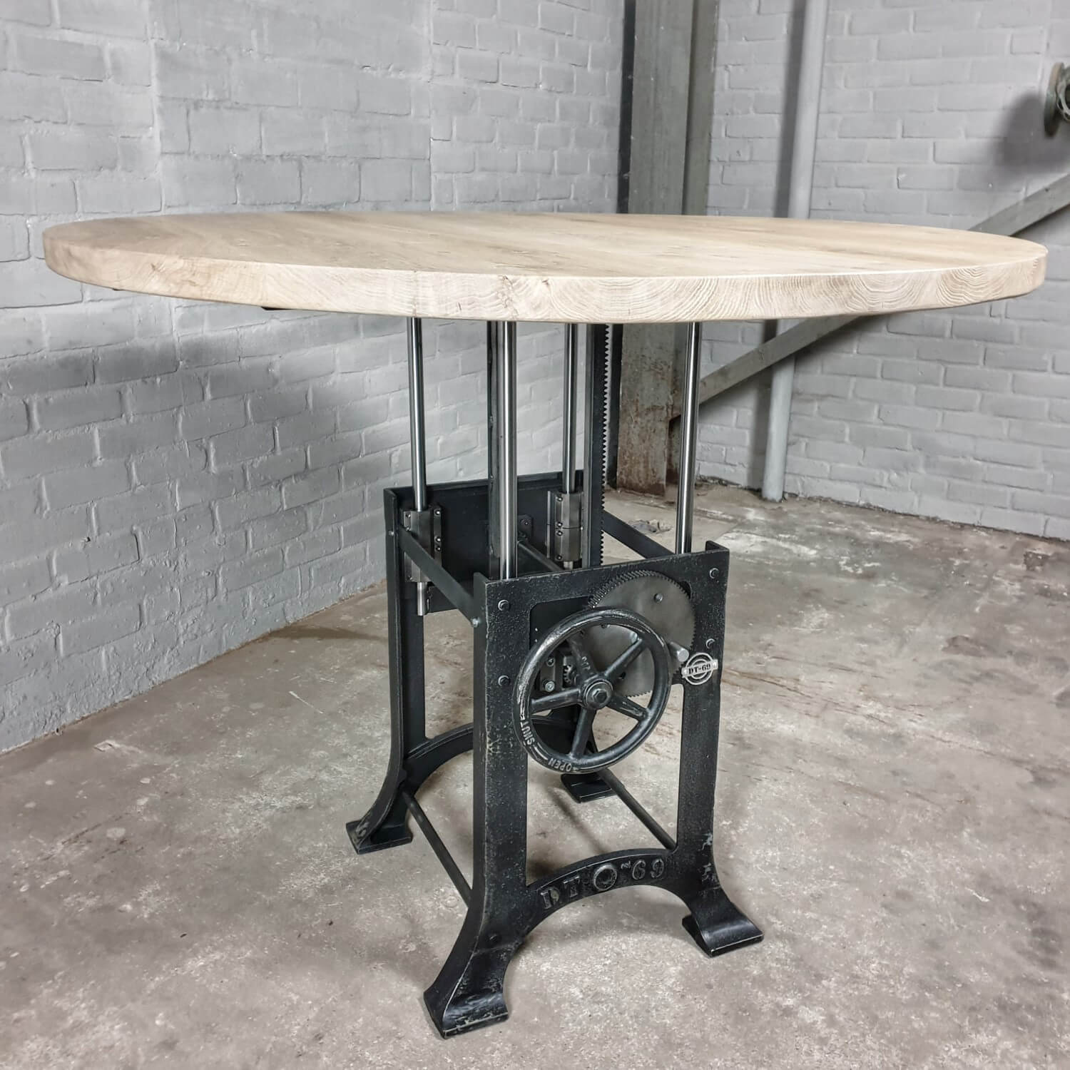 Runder Industriedesign Esstisch - Höhenverstellbar