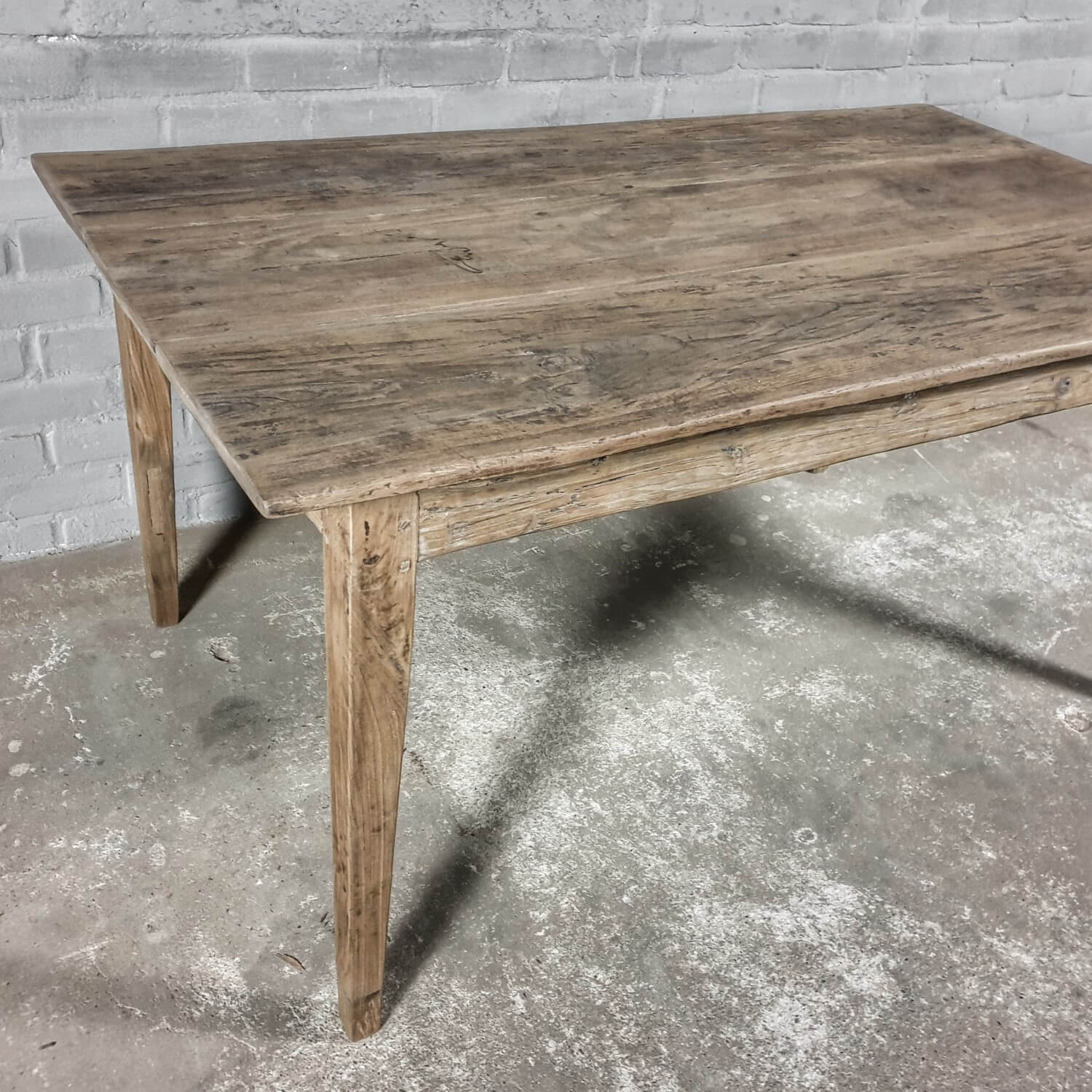 Antiker Esstisch aus Hartholz im Landhausstil - C037