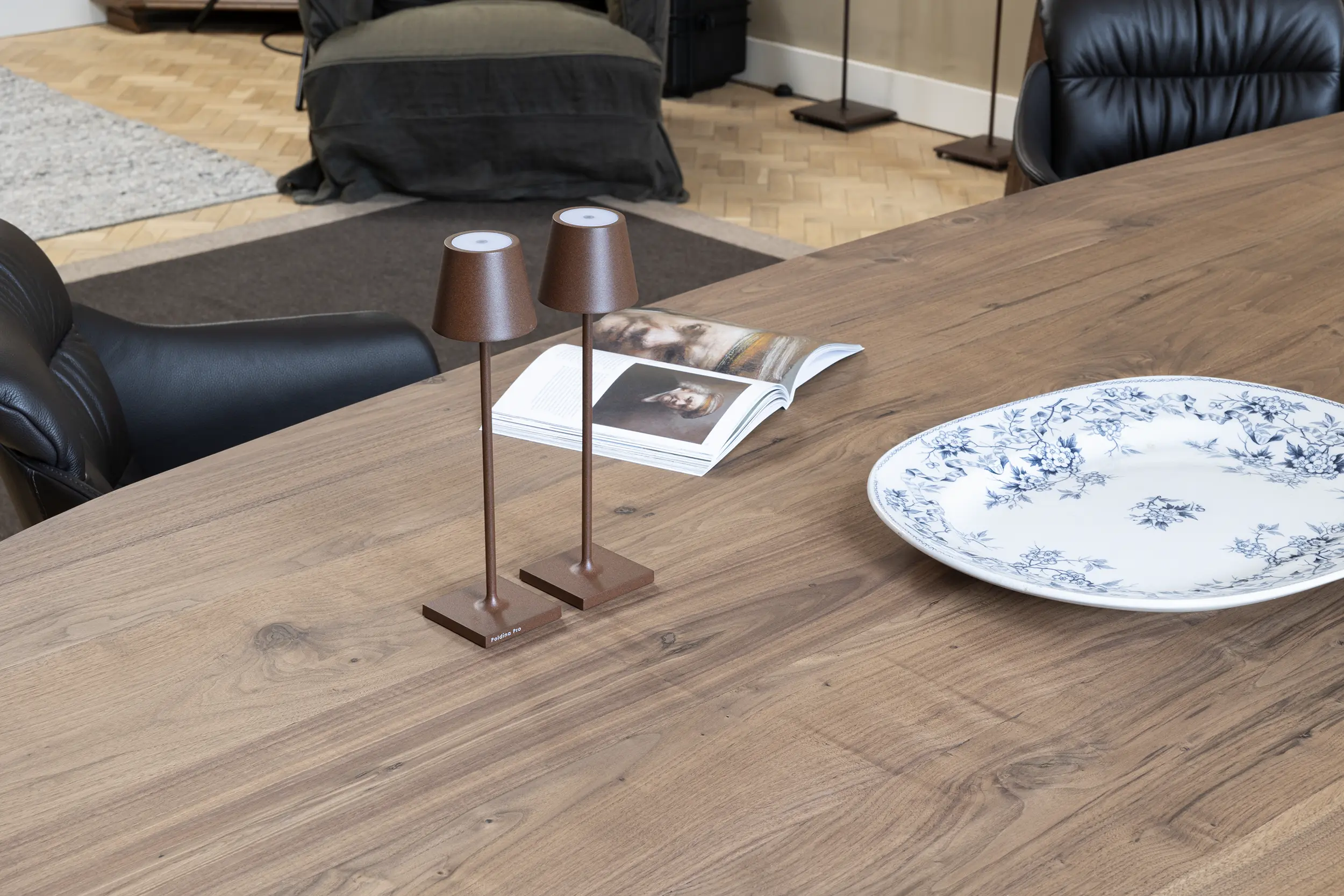 Scandinavische ovale eettafel van notenhout