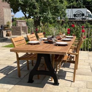 Gartentisch nach Industrie Design mit Tischbeine aus Gusseisen