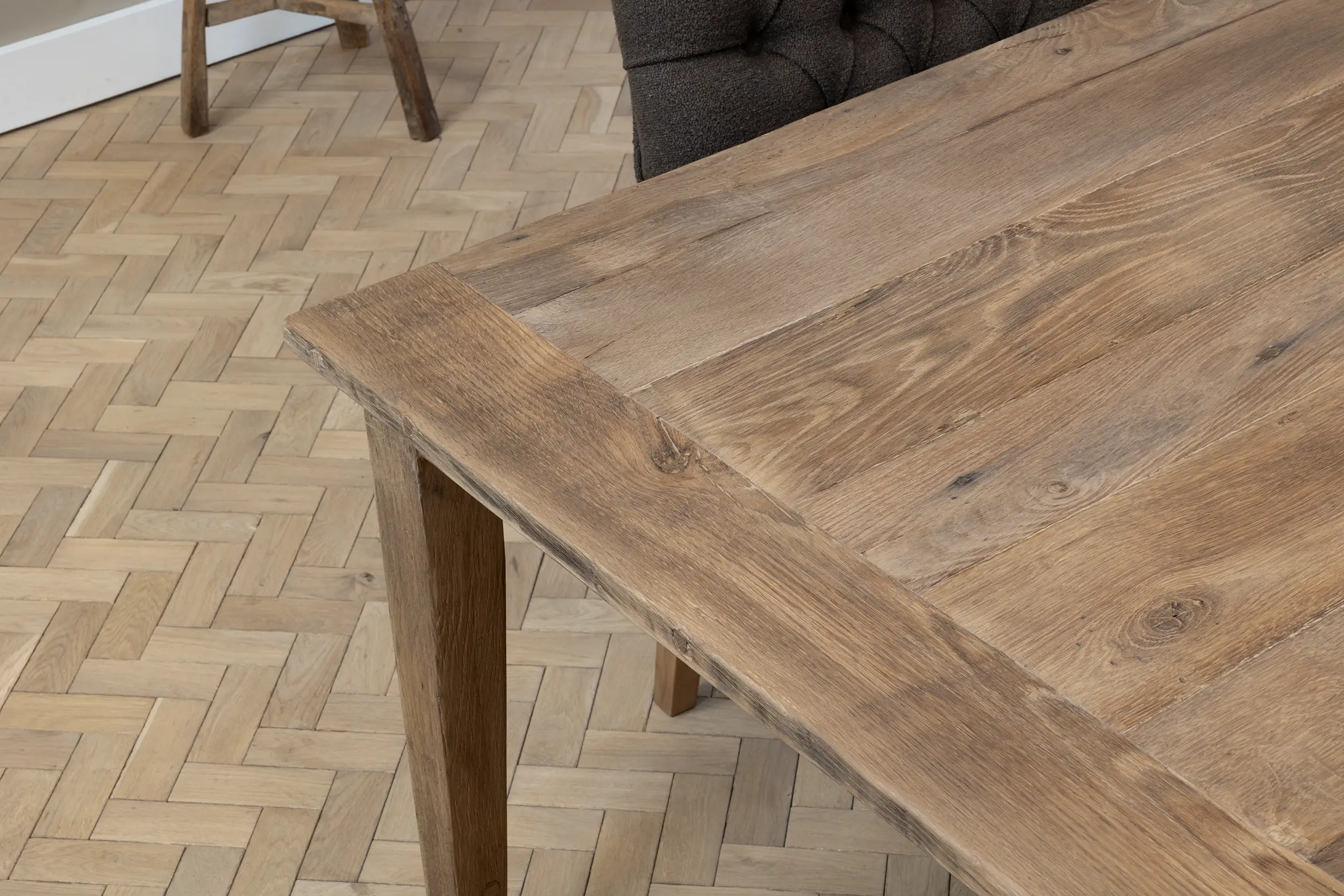 Franse eiken eettafel model Pierre in landelijke stijl op maat gemaakt