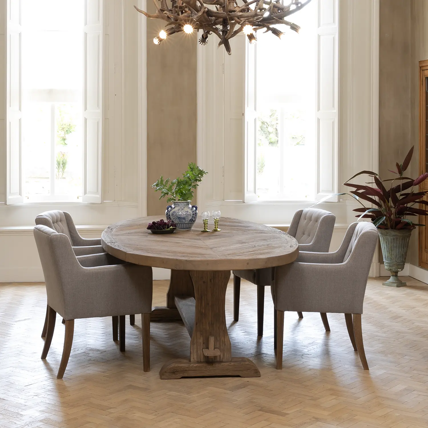 Ovaler Eichen Klostertisch Annecy maßgeschneidert in den Niederlanden