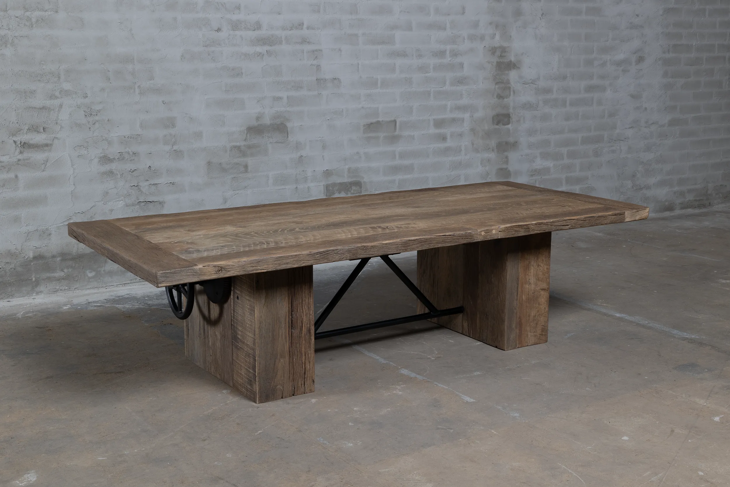 In hoogte verstelbare salontafel met wieltjes op maat gemaakt