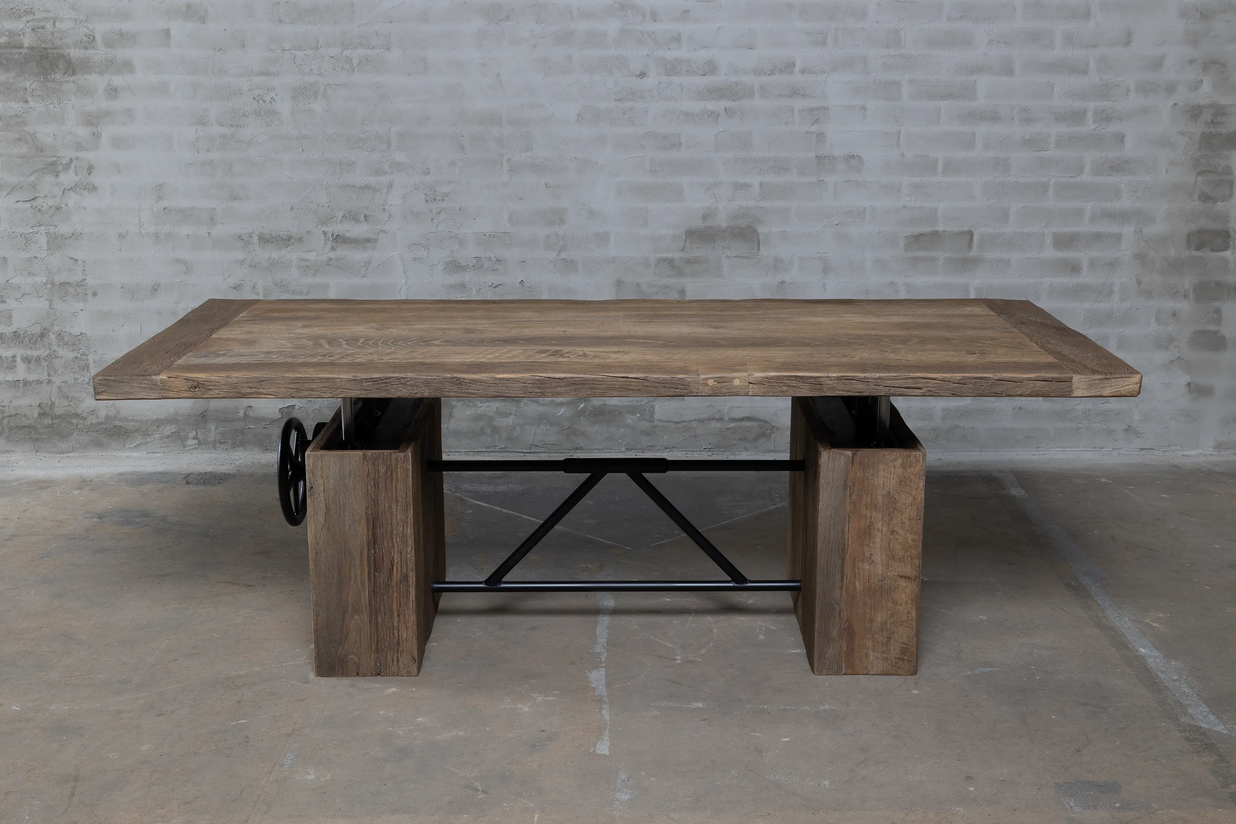 In hoogte verstelbare salontafel met wieltjes op maat gemaakt