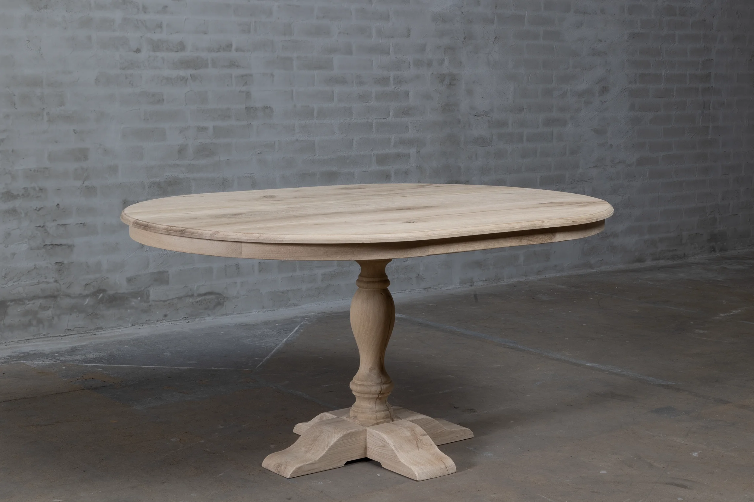 Overzichtfoto van landelijk ovale eettafel G024