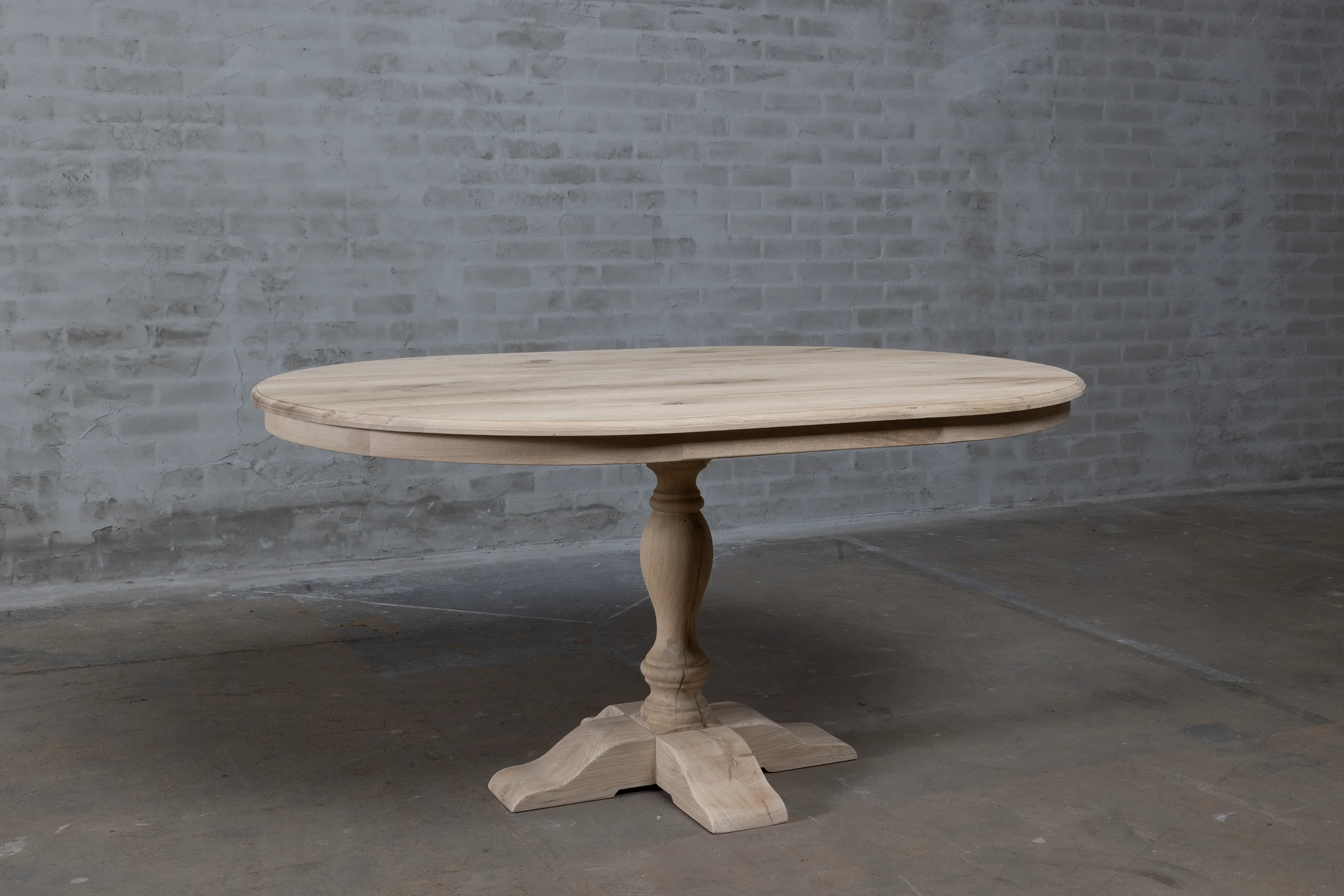 Overzichtfoto van landelijk ovale eettafel G024